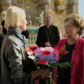 Brīvkundze Valtraute von Tīzenhauzena sveic dzimšanas dienā Fonda vadītāju Kristīni Liepu